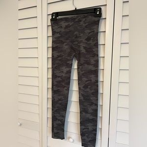 Spanx Seamless Gray Camo Women's Leggings Size Extra Small